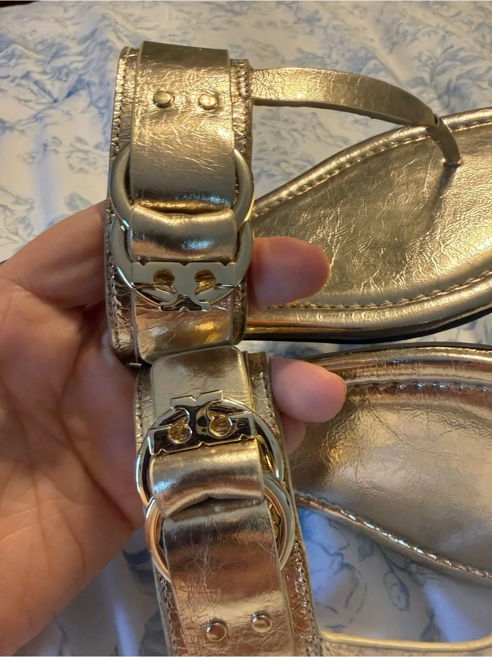 Tory Burch Metallic Gold Buckle Thong Sandals 7.5 never worn